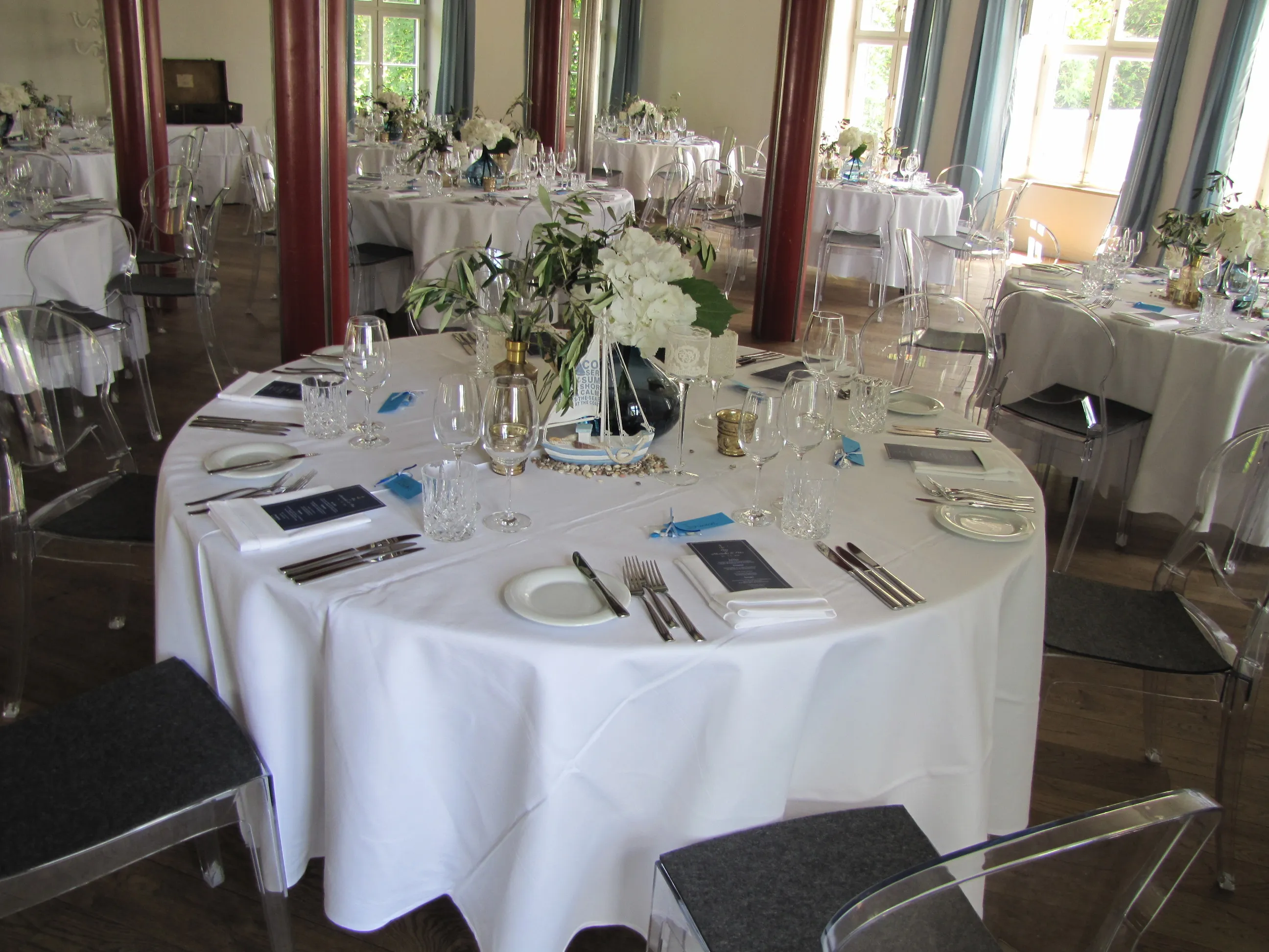 Eventlocation München grosser Tisch