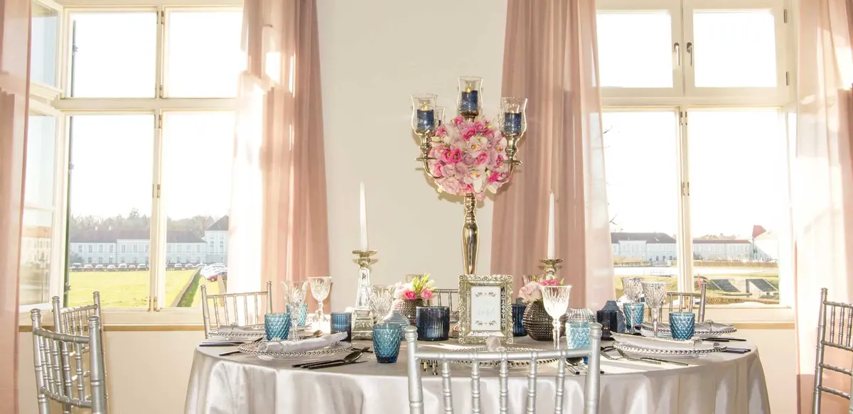 Exklusive Hochzeitlocation Muenchen Blick aus zwei Fenstern